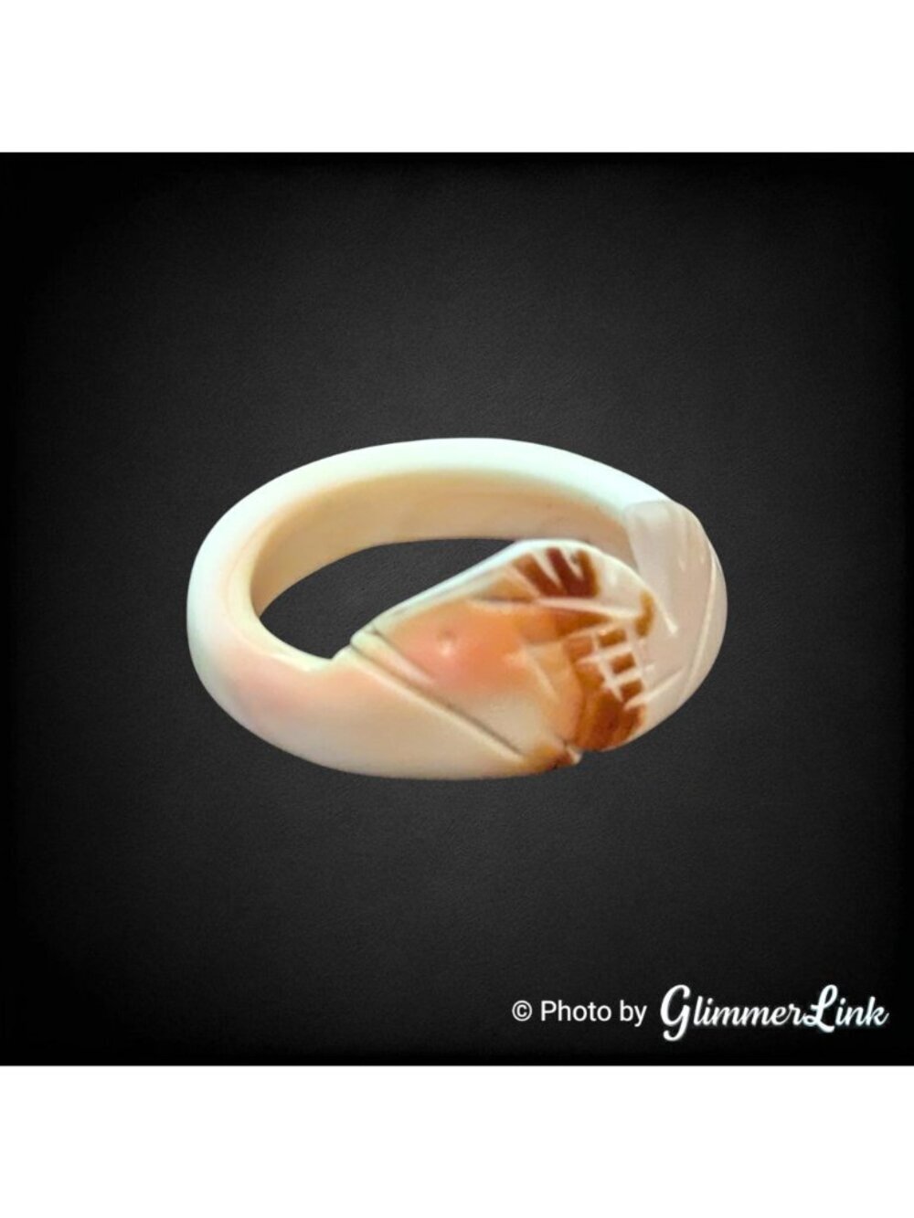 Vintage Carved Shell Fish Ring Size 8.25 Cream Pink Brown - Picture 2 of 11